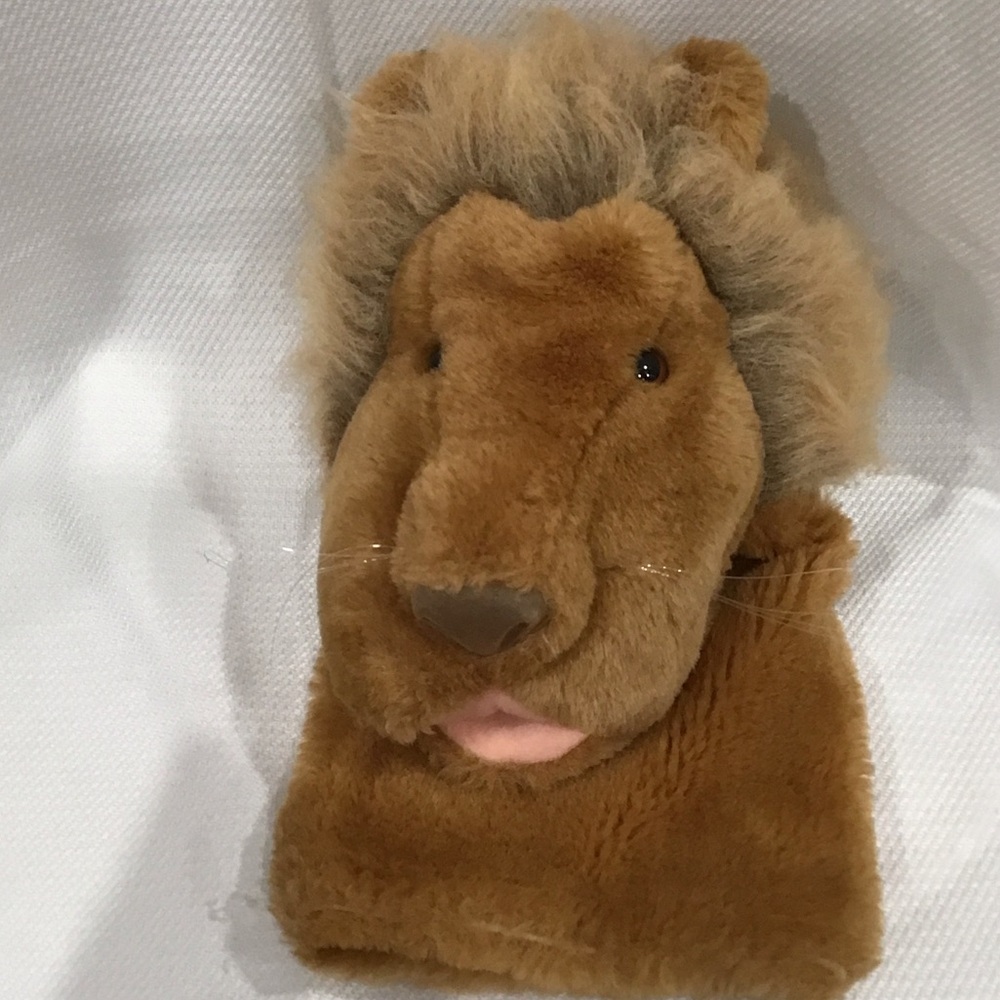 Vintage 1985 Dakin & company Brown Lion Hand Puppet